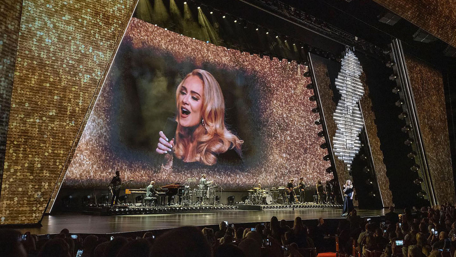 Adele shows why residencies are rewarding again